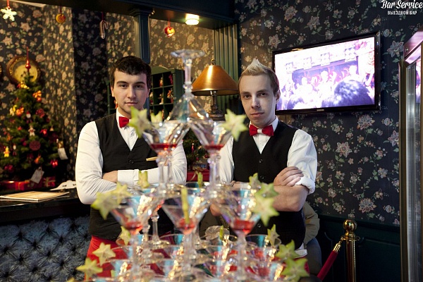 Выездной бар в Екатеринбурге. Ultra Подарки. Купить выездной бар в Екатеринбурге. Пирамида из шампанского бармен шоу и другие возможности выездного бара. Сервис UltraPodarki.ru 8 800 505 95 30. Выездной бар Екатеринбург, выездной бар, мобильный бар Екатеринбург, мобильный бар, переносной бар Екатеринбург, переносной бар, выездной бар на мероприятие Екатеринбург, выездной бар на мероприятие