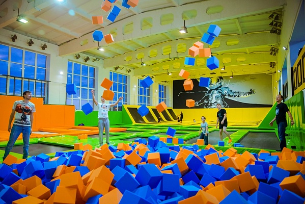 Прыжки в батутном центре в Екатеринбурге. Сервис Ultra Подарки. Купить подарочный сертификат на батутный центр. Подарите прыжки на батуте для детей и взрослых в Екатеринбурге. Сервис UltraPodarki.ru 8 800 505 95 30. Батутный центр Екатеринбург, батутный центр, прыжки на батуте Екатеринбург, купить батут Екатеринбург, батут, батут Екатеринбург