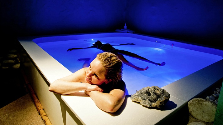 СПА процедура Флоатинг в Екатеринбурге. Ultra Подарки. Флоатинг в Екатеринбурге. Испытайте настоящее расслабление от СПА процедуры флоатинг в флотационной камере. Сервис: UltraPodarki.ru 8 800 505 95 30. Флоатинг Екатеринбург, флоатинг, купить флоатинг, купить флоатинг в Екатеринбурге, СПА процедура флоатинг в Екатеринбурге, флотационная камера, флотационный резервуар, сеанс, флоатинга Екатеринбург