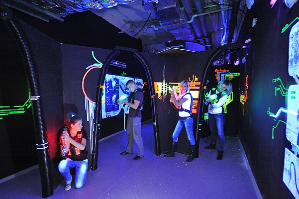 Игра в лазертаг в Екатеринбурге. Сервис Ultra Подарки. Купить лазертаг в городе Екатеринбургf. Попробуйте лазерный пейнтбол в лазертаг клубе. Цены на лазертаг. Сервис: UltraPodarki.ru 8 800 505 95 30. Лазертаг в Екатеринбурге, купить лазертаг Екатеринбург, лазертаг, купить лазертаг, лазерный пейнтбол Екатеринбург, лазертаг для детей Екатеринбург, лазертаг клуб, лазертаг клуб Екатеринбург