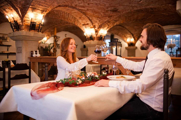 Романтическое свидание в ресторане в Екатеринбурге. Ultra Подарки. Купить романтическое свидание в ресторане в Екатеринбурге. Подарите самым близким незабываемые моменты и признайтесь в искренних чувствах. Сервис UltraPodarki.ru 8-800-505-95-30. Романтическое свидание в ресторане в Екатеринбурге, свидание в Екатеринбурге, свидание в ресторане, сертификат на свидание в ресторане, сертификат на свидание в Екатеринбурге, купить свидание, купить свидание Екатеринбург, первое свидание, девушка свидание, хороший ресторан, романтический ресторан, романтический вечер, романтический ужин, романтические любимому, романтическая музыка