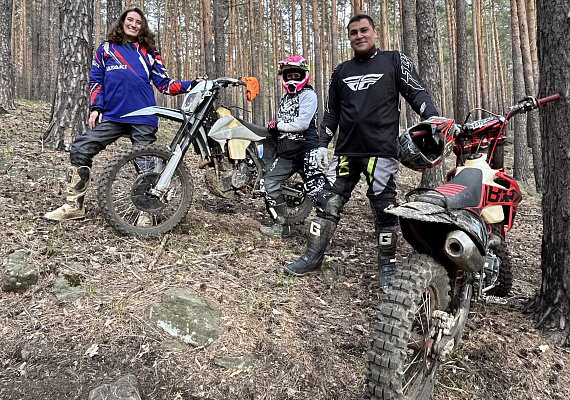 Катание на мотоцикле в Екатеринбурге. ULTRA ПОДАРКИ. Купить катание на мотоцикле в Екатеринбурге. Попробовав езду на мотоциклах, вы получите порцию адреналина и невероятные эмоции. Сервис: UltraPodarki.ru 8 800 505 95 30.. Катание на мотоцикле в Екатеринбурге, прокат мотоциклов Екатеринбург, катание на мотоциклах, прокат мотоцикла, езда на мотоцикле Екатеринбург, езда на мотоцикле, мотопрогулка Екатеринбург, мотопрогулка