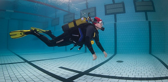 Дайвинг погружение в бассейне