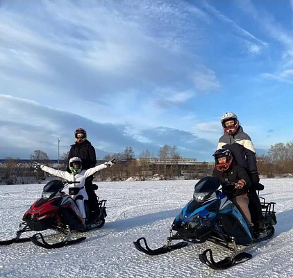 Катание на снегоходах в Екатеринбурге в подарок. Сервис Ultra Подарки
. Подарочный сертификат на катание на снегоходах в Екатеринбурге с друзьями. Закажите прокат снегоходов в подарок для мужчины по привлекательным ценам. Живописные маршруты для езды на снегоходах это отличная возможность активного отдыха. Сервис UltraPodarki.ru 8 800 505 95 30. катание на снегоходах, подарочный сертификат на катание на снегоходе, прокат снегоходов, прокат снегоходов Екатеринбург, катание на снегоходах Екатеринбург, езда на снегоходе