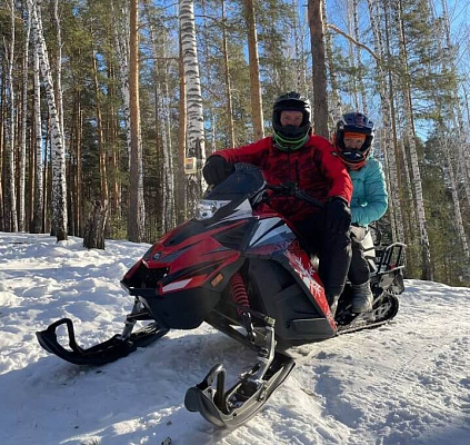 Катание на снегоходах в Екатеринбурге в подарок. Сервис Ultra Подарки
. Подарочный сертификат на катание на снегоходах в Екатеринбурге с друзьями. Закажите прокат снегоходов в подарок для мужчины по привлекательным ценам. Живописные маршруты для езды на снегоходах это отличная возможность активного отдыха. Сервис UltraPodarki.ru 8 800 505 95 30. катание на снегоходах, подарочный сертификат на катание на снегоходе, прокат снегоходов, прокат снегоходов Екатеринбург, катание на снегоходах Екатеринбург, езда на снегоходе