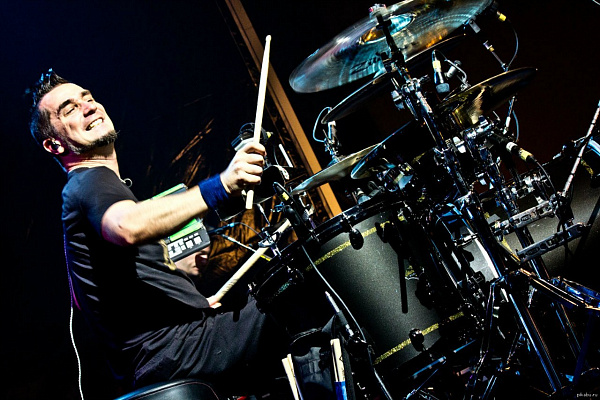 Купить игру на барабанах в Екатеринбурге. Сервис Ultra Подарки. Хотите играть на барабанах? Купите сертификат на обучение игре на барабанах в Екатеринбурге. Сервис UltraPodarki.ru 8 800 505 95 30. Игра на барабанах, уроки игры на барабанах, обучение игре на барабанах, барабан обучение, играть на барабанах, игра на барабанах сертификат, уроки на барабанах, игра на барабанах в Екатеринбурге, уроки игры на барабанах в Екатеринбурге, барабаны цена Екатеринбург, уроки на барабанах в Екатеринбурге