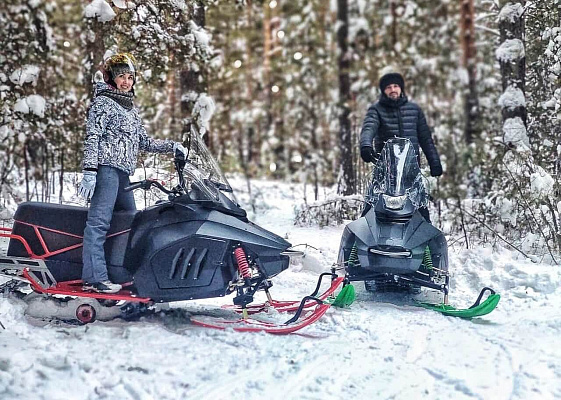 Катание на снегоходах в Екатеринбурге в подарок. Сервис Ultra Подарки
. Подарочный сертификат на катание на снегоходах в Екатеринбурге с друзьями. Закажите прокат снегоходов в подарок для мужчины по привлекательным ценам. Живописные маршруты для езды на снегоходах это отличная возможность активного отдыха. Сервис UltraPodarki.ru 8 800 505 95 30. катание на снегоходах, подарочный сертификат на катание на снегоходе, прокат снегоходов, прокат снегоходов Екатеринбург, катание на снегоходах Екатеринбург, езда на снегоходе