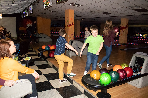 Игра в боулинг в Екатеринбурге.Ultra Подарки. Игра в боулинг в Екатеринбурге. Сервис: UltraPodarki.ru 8 800 505 95 30. Игра в боулинг, игра в боулинг Екатеринбург, боулинг Екатеринбург, купить боулинг Екатеринбург, играть в боулинг, играть в боулинг Екатеринбург