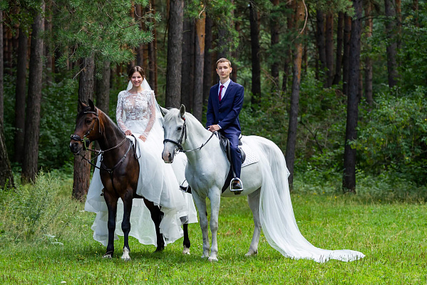 Конные прогулки в Екатеринбурге. Подарочные сертификаты Ultra Подарки. Купить оригинальный подарок или подарочный сертификат на Конные прогулки в Екатеринбурге. Сервис UltraPodarki.ru 8-800-505-9530. Катание на лошадях, Прогулка на лошади, Прогулка на лошадях для двоих, Конные прогулки, конный клуб, Конный клуб, конная прогулка, конная прогулка в Екатеринбурге