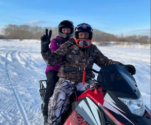 Катание на снегоходах в Екатеринбурге в подарок. Сервис Ultra Подарки
. Подарочный сертификат на катание на снегоходах в Екатеринбурге с друзьями. Закажите прокат снегоходов в подарок для мужчины по привлекательным ценам. Живописные маршруты для езды на снегоходах это отличная возможность активного отдыха. Сервис UltraPodarki.ru 8 800 505 95 30. катание на снегоходах, подарочный сертификат на катание на снегоходе, прокат снегоходов, прокат снегоходов Екатеринбург, катание на снегоходах Екатеринбург, езда на снегоходе