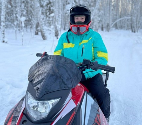 Катание на снегоходах в Екатеринбурге в подарок. Сервис Ultra Подарки
. Подарочный сертификат на катание на снегоходах в Екатеринбурге с друзьями. Закажите прокат снегоходов в подарок для мужчины по привлекательным ценам. Живописные маршруты для езды на снегоходах это отличная возможность активного отдыха. Сервис UltraPodarki.ru 8 800 505 95 30. катание на снегоходах, подарочный сертификат на катание на снегоходе, прокат снегоходов, прокат снегоходов Екатеринбург, катание на снегоходах Екатеринбург, езда на снегоходе