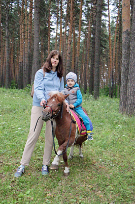 Конные прогулки в Екатеринбурге. Подарочные сертификаты Ultra Подарки. Купить оригинальный подарок или подарочный сертификат на Конные прогулки в Екатеринбурге. Сервис UltraPodarki.ru 8-800-505-9530. Катание на лошадях, Прогулка на лошади, Прогулка на лошадях для двоих, Конные прогулки, конный клуб, Конный клуб, конная прогулка, конная прогулка в Екатеринбурге