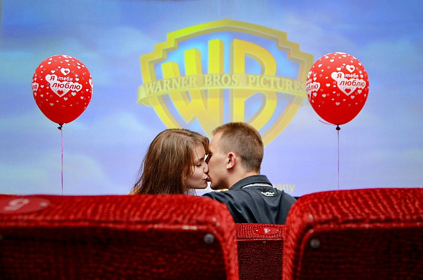 Романтическое свидание в кинотеатре в Екатеринбурге. Ultra Подарки. Купить романтическое свидание в кинотеатре в Екатеринбурге. Подарите самым близким незабываемые моменты и признайтесь в искренних чувствах. Сервис UltraPodarki.ru 8-800-505-95-30. Романтическое свидание в кинотеатре в Екатеринбурге, свидание в Екатеринбурге, свидание в кинотеатре, сертификат на свидание в кинотеатре, сертификат на свидание в Екатеринбурге, купить свидание, купить свидание Екатеринбург, первое свидание, девушка свидание, хороший кинотеатре, романтический кинотеатре, романтический вечер, романтический ужин, романтические любимому, романтическая музыка